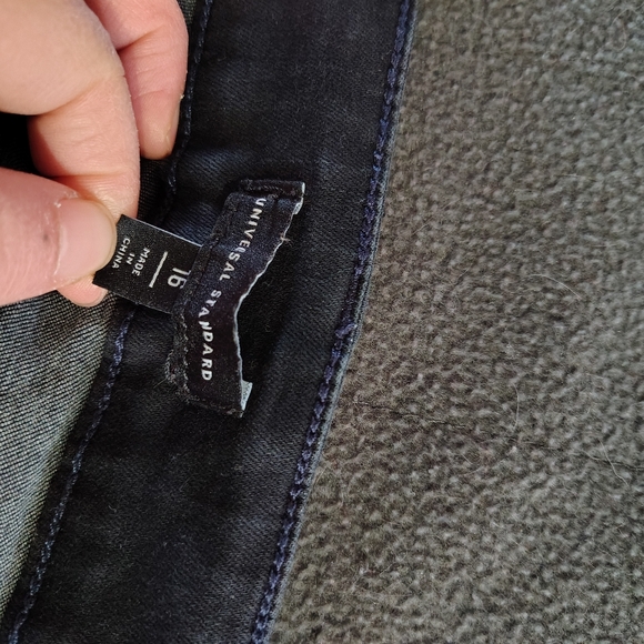 Black button fly universal standard jeans - Picture 5 of 6